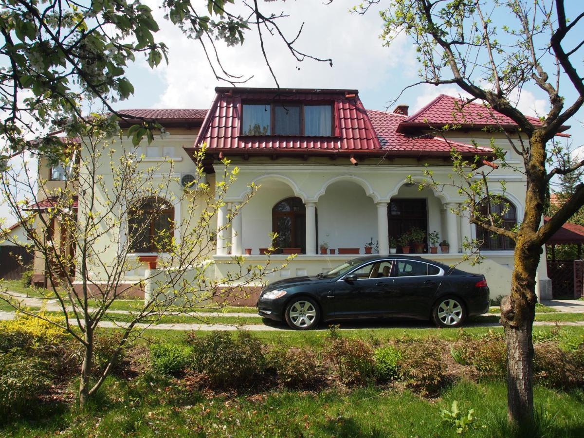 Argeselu Garden Villa - Entire Floor Apartment, Exclusive Garden Access Maracineni Eksteriør billede