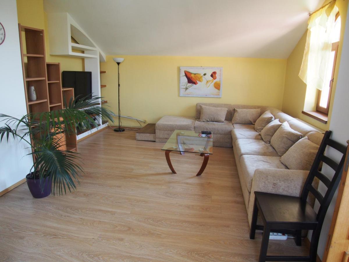Argeselu Garden Villa - Entire Floor Apartment, Exclusive Garden Access Maracineni Eksteriør billede
